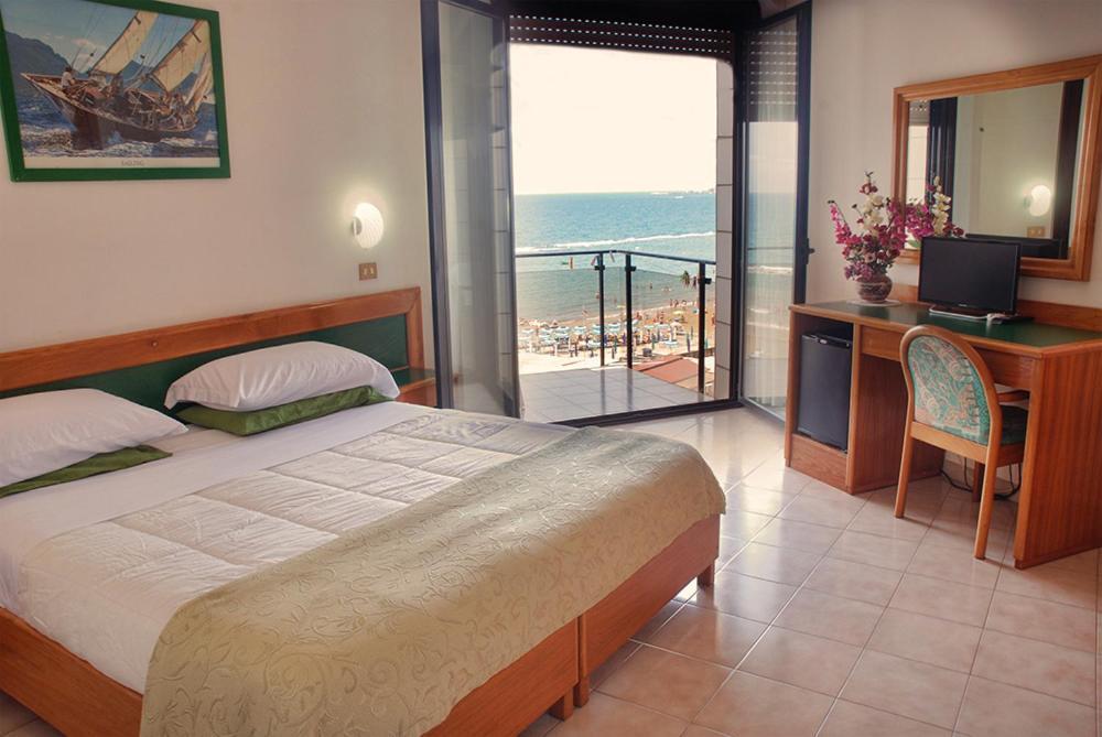 Hotel Neptunus เน็ตตูโน ภายนอก รูปภาพ
