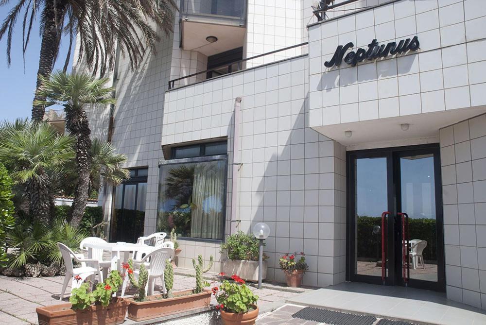 Hotel Neptunus เน็ตตูโน ภายนอก รูปภาพ